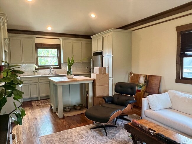 property at 1021 Louise St