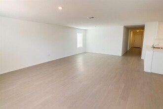 461 Whoopers Lp in Uhland, TX - Building Photo - Building Photo