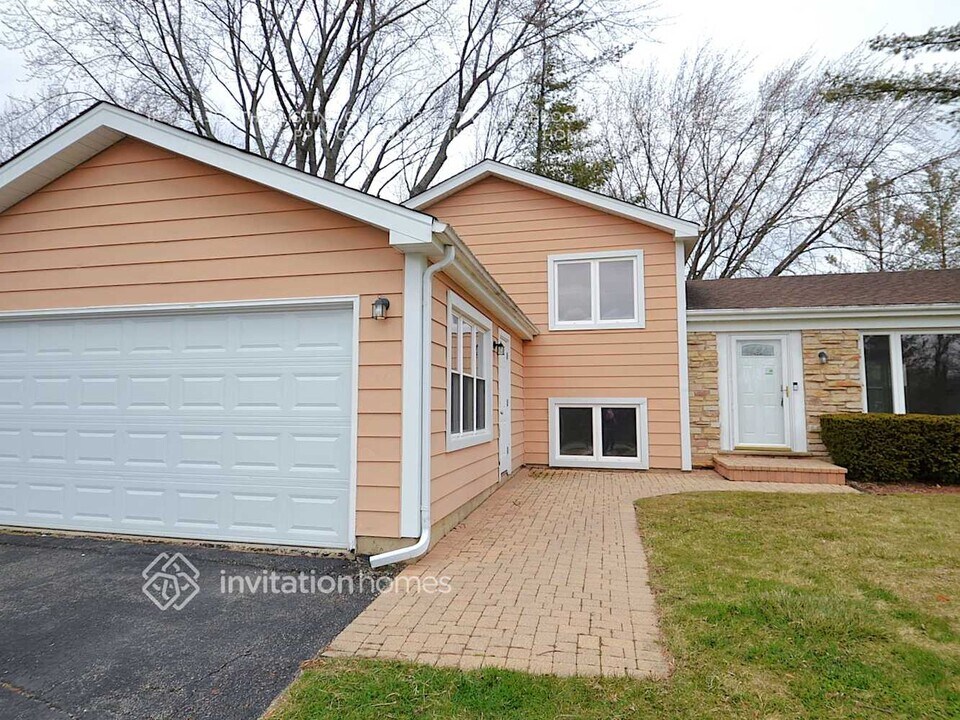 940 Sandlewood Ct in Lake Zurich, IL - Building Photo