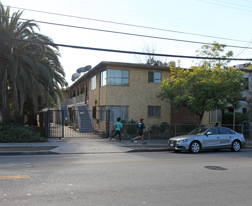 4730 Franklin Ave in Los Angeles, CA - Building Photo