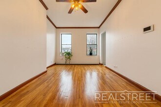 Full-Floor Brownstone 1BR + Office — ~950 Sq Ft | Prime Bed-Stuy | Available Immediately in Brooklyn, NY - Foto de edificio - Building Photo