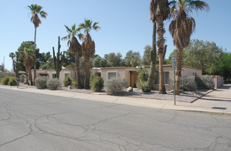 2451-2459 E Mitchell St in Tucson, AZ - Foto de edificio - Building Photo