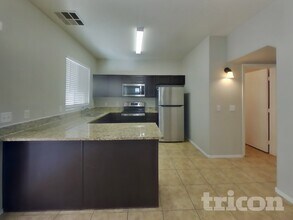 3921 W Irwin Ave in Phoenix, AZ - Foto de edificio - Building Photo