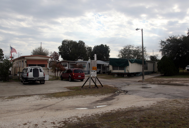 Lakeside Gardens Mobile Home Park in Lake Wales, FL - Foto de edificio - Building Photo