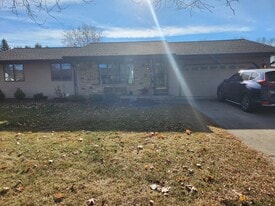 3085 Summer Pl, Unit Apt B in Green Bay, WI - Building Photo