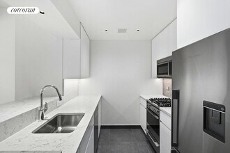 305 E 63rd St in New York, NY - Building Photo - Building Photo