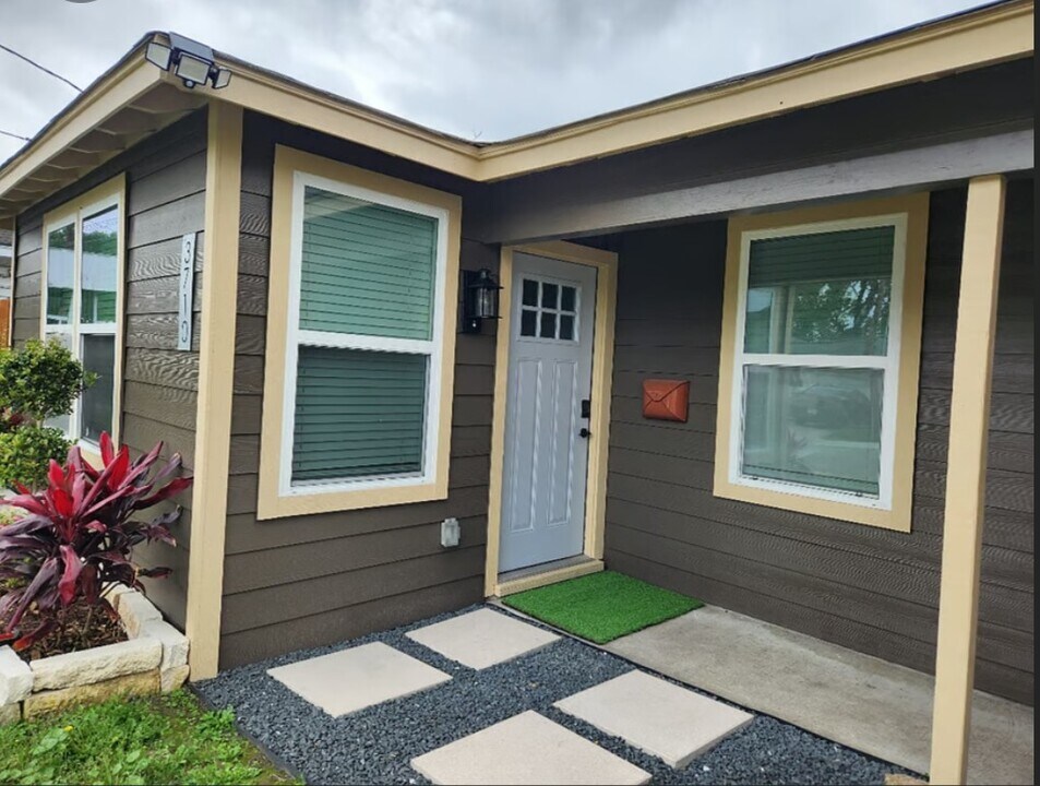 3710 Dreyfus St in Houston, TX - Building Photo