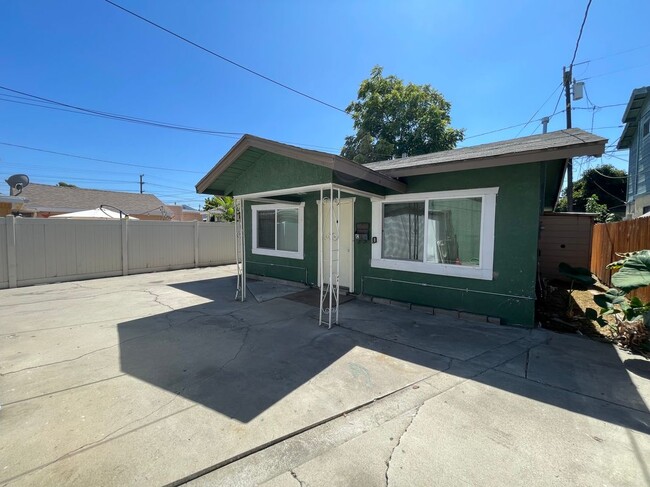 480 E Plymouth St in Long Beach, CA - Building Photo - Building Photo