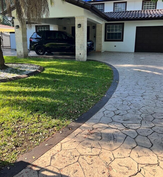 6284 SW 26th St in Miami, FL - Building Photo - Building Photo