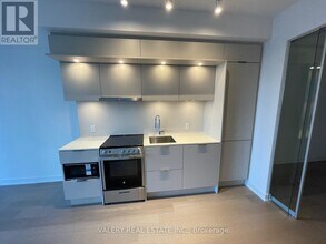 448 Burnhamthorpe Rd W in Mississauga, ON - Building Photo - Building Photo