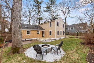 8 Winthrop Ave in Duxbury, MA - Building Photo - Building Photo