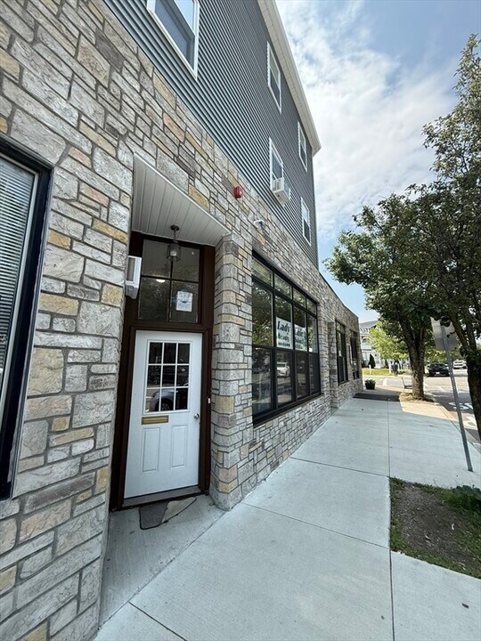 421 Salem St in Medford, MA - Building Photo