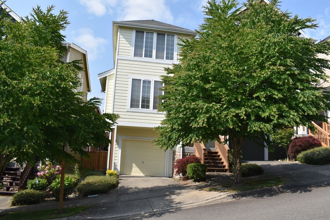 125 Spruce St in Fircrest, WA - Building Photo