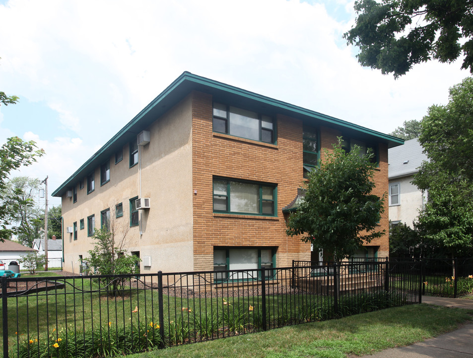 3146 Cedar Ave S in Minneapolis, MN - Building Photo