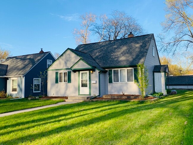 property at 2835 Edgewood Ave S