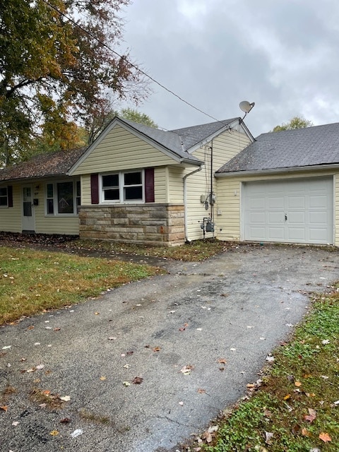 9215 ARISTIDES DR in Louisville, KY - Foto de edificio