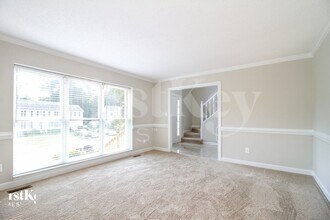 10 Country Woods Ct in Greensboro, NC - Foto de edificio - Building Photo