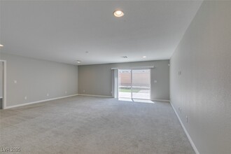 10319 Santero Bay Ct in Las Vegas, NV - Building Photo - Building Photo