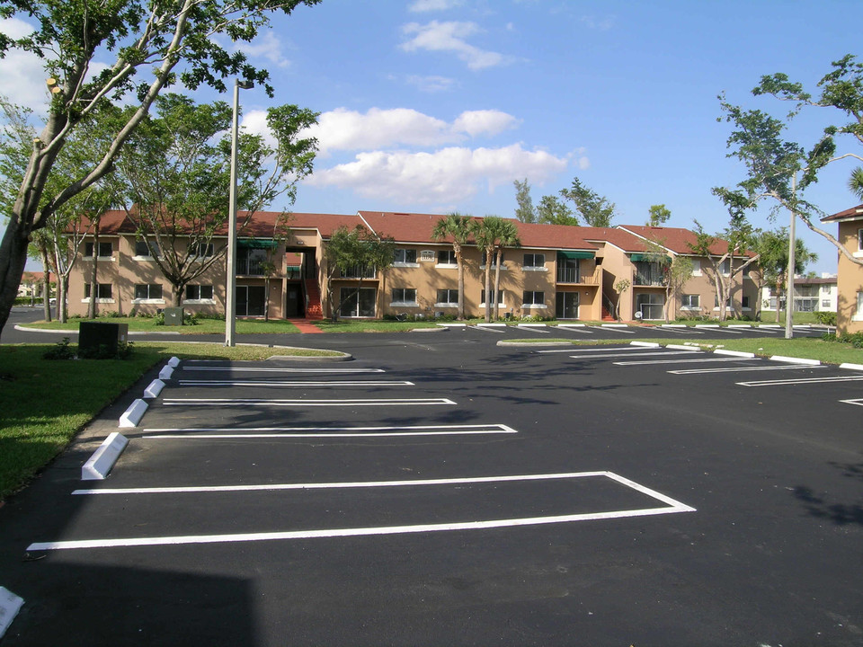 St Andrews - Condos in West Palm Beach, FL - Building Photo