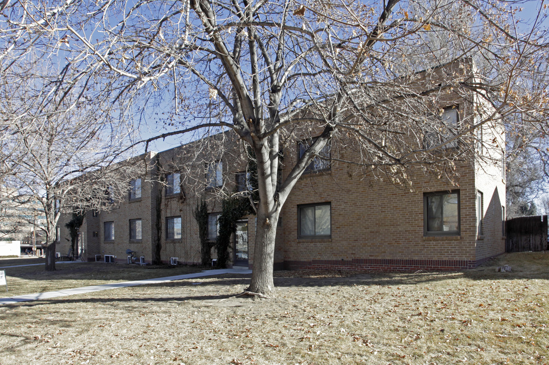 Clermont Apartments in Denver, CO - Foto de edificio