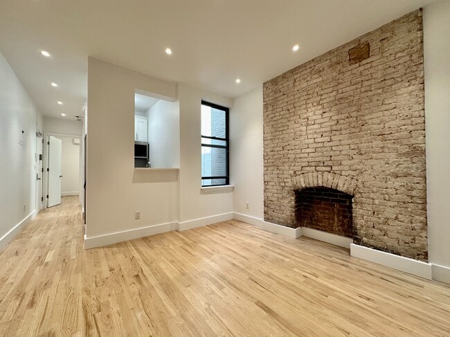 29 W 12th St in New York, NY - Building Photo - Building Photo