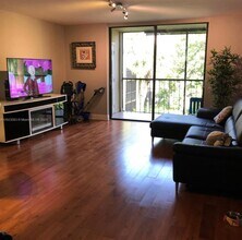 8625 NW 8th St, Unit 317 in Miami, FL - Building Photo - Building Photo