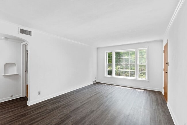 8130 W North Ave, Unit 3 in Wauwatosa, WI - Building Photo - Building Photo
