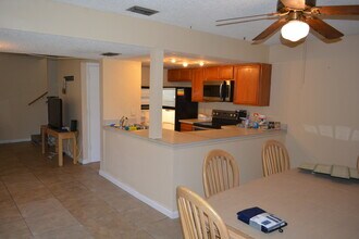 973 Whitman Dr in Sarasota, FL - Building Photo - Building Photo