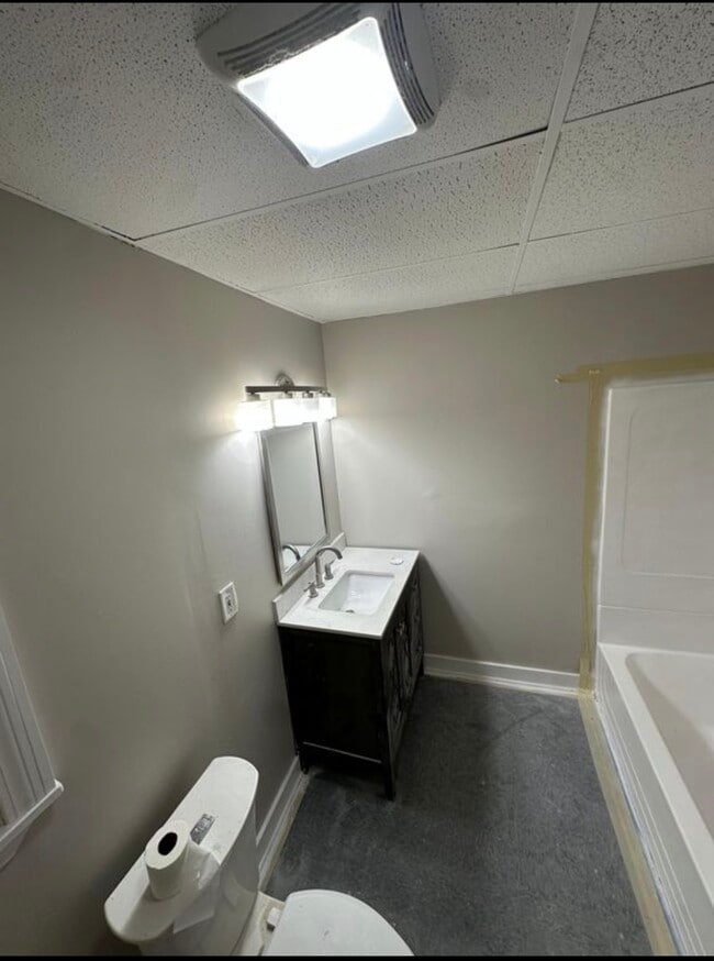 33 Providence St, Unit 33 Providence St, Worcester, MA 01604 UNIT #1 in Worcester, MA - Building Photo - Building Photo