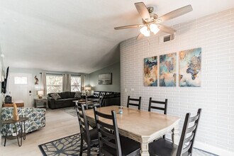 1818 Indian Rocks Rd in Largo, FL - Building Photo - Building Photo