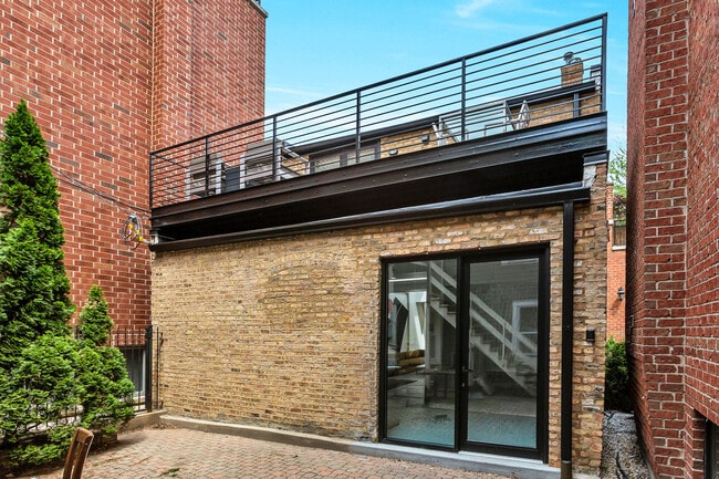 2231 N Wayne Ave in Chicago, IL - Foto de edificio - Building Photo