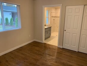 619 Elizabeth St in Sumner, WA - Building Photo - Building Photo