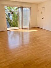 1327 11th St, Unit 5 in Santa Monica, CA - Building Photo - Building Photo