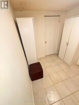 537 Steeles Ave W in Toronto, ON - Building Photo