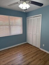 2419 Sam Rd in Jacksonville, FL - Foto de edificio - Building Photo