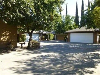 5 Garden Apartment Units in Visalia, CA - Foto de edificio