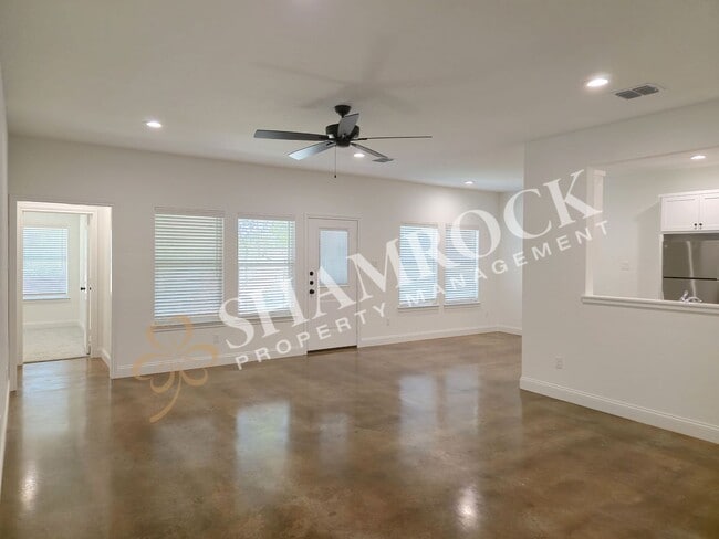 153 W Windmill Wy in Robinson, TX - Building Photo - Building Photo