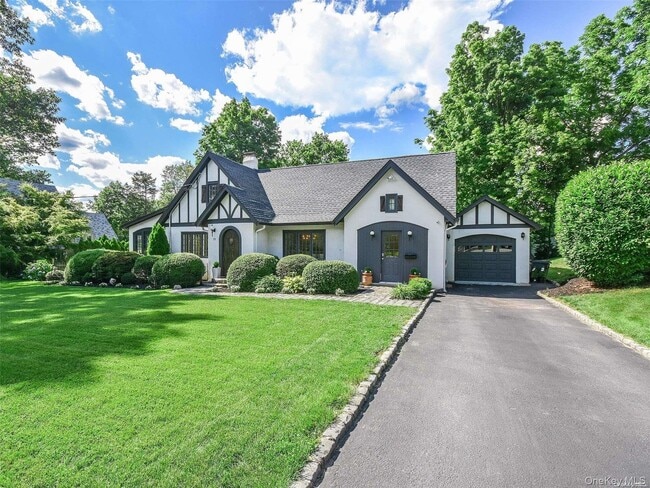79 Reid Ave in Port Washington, NY - Building Photo - Building Photo