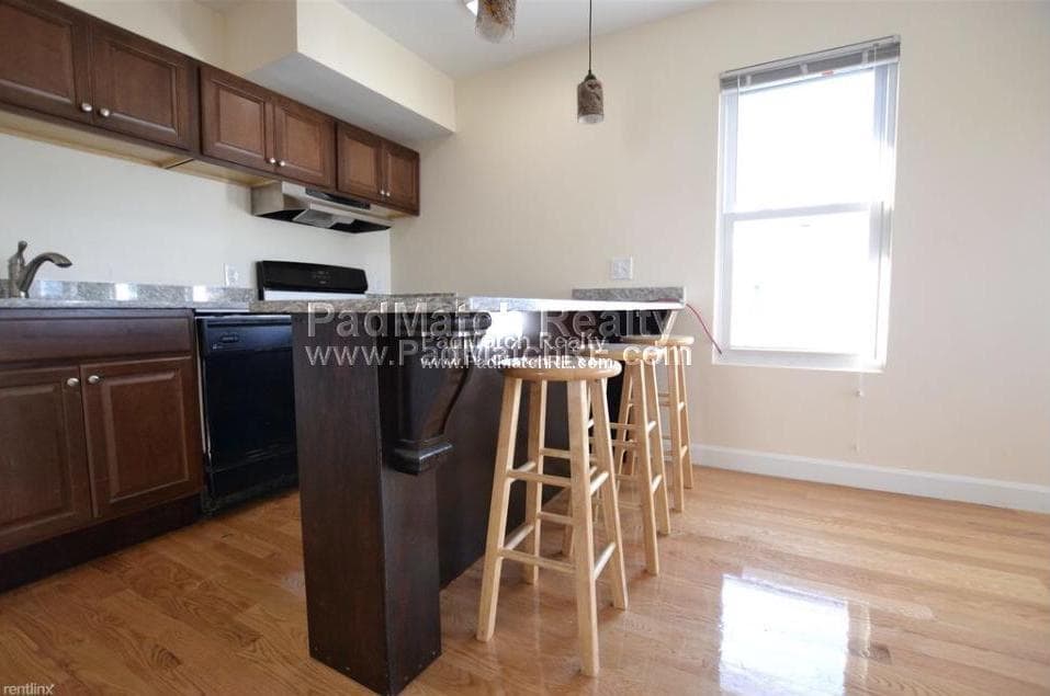 23 Weitz St in Boston, MA - Building Photo