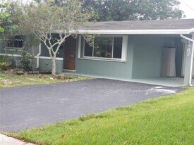 4987 SW 93rd Ave in Cooper City, FL - Building Photo