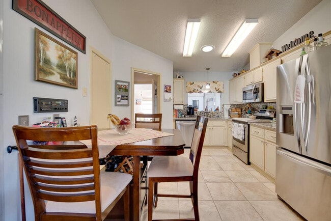 1621 Magnolia Ave in Lady Lake, FL - Building Photo - Building Photo