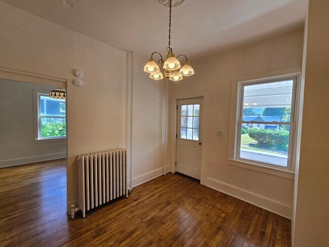 43 Birdsall St, Unit 1 in Norwich, NY - Foto de edificio - Building Photo