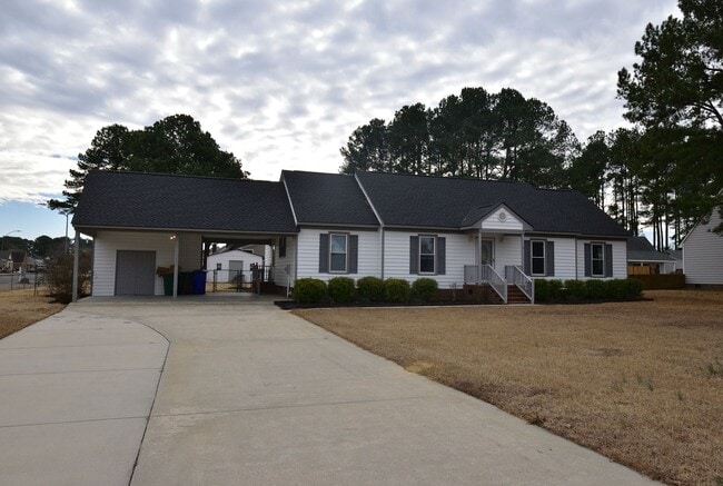 505 E Birchwood Dr in Nashville, NC - Building Photo - Building Photo