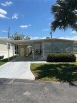 777 Walkerbilt Rd in Naples, FL - Building Photo
