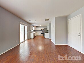 4312 Larkhaven Village Dr in Charlotte, NC - Foto de edificio - Building Photo