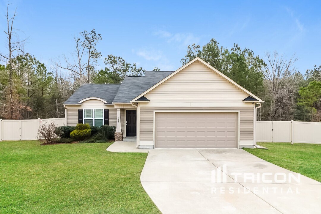 195 Crown Side Dr in Four Oaks, NC - Building Photo