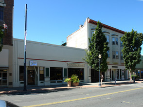 Galleria Apartments in Vallejo, CA - Foto de edificio - Building Photo
