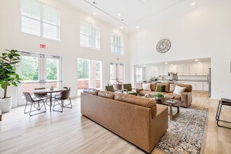 Ashlake Crossings Apartments 55+ Community in Chesterfield, VA - Foto de edificio - Building Photo