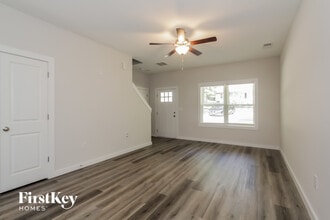 5345 Pinebrook Dr in Charlotte, NC - Foto de edificio - Building Photo