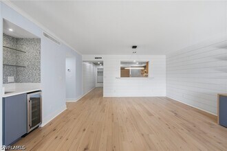 6080 Pelican Bay Blvd in Naples, FL - Building Photo - Building Photo